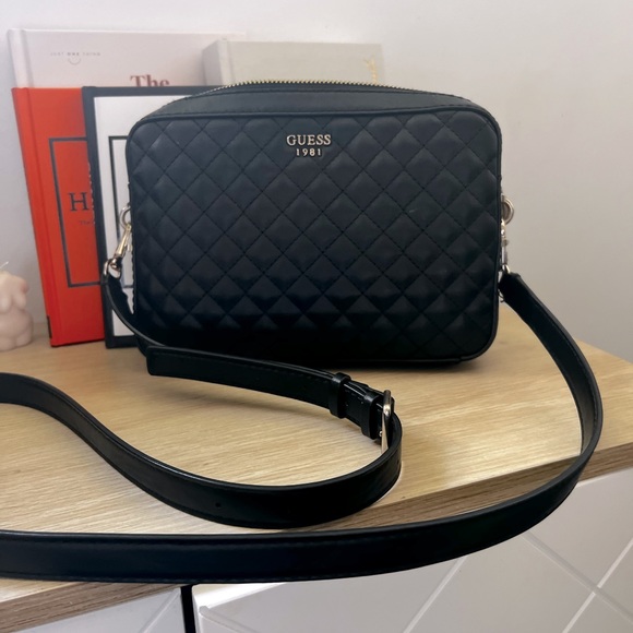 🌻 GUESS Rochelle Crossbody Top Zip - Picture 6 of 6